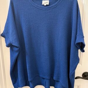 ANDREE BY UNIT Blue Textured Top size medium large/large . Like new